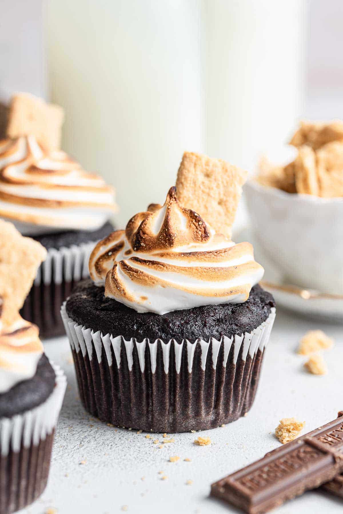 smores cupcakes with graham cracker frosting - Article 1